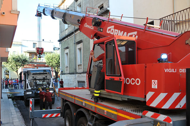 Camion spazzatura voragine web1
