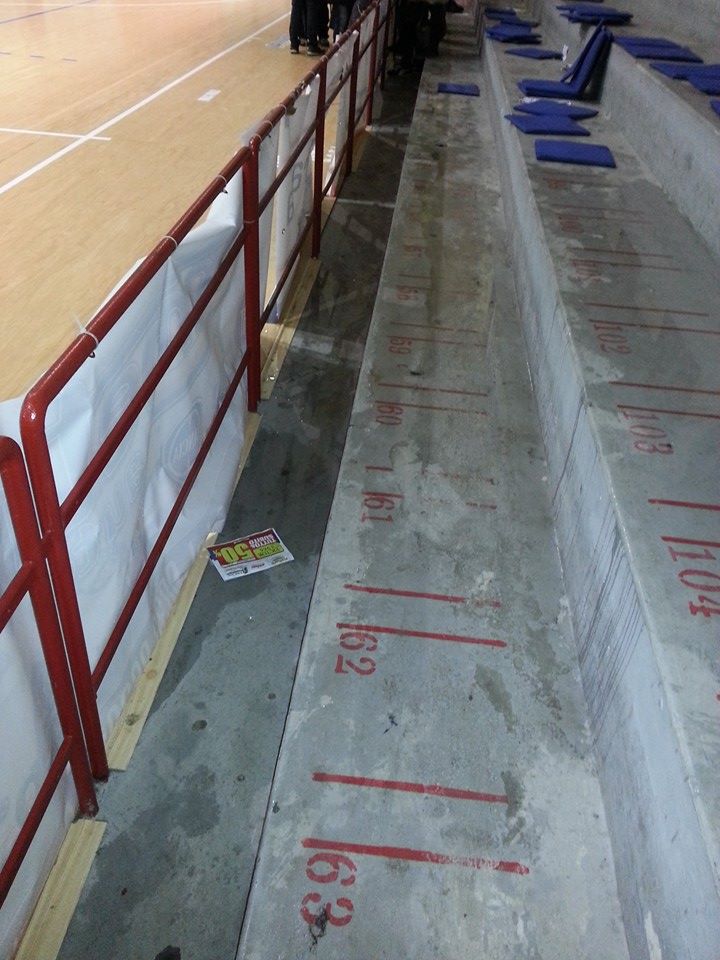 tribuna palazzetto 01