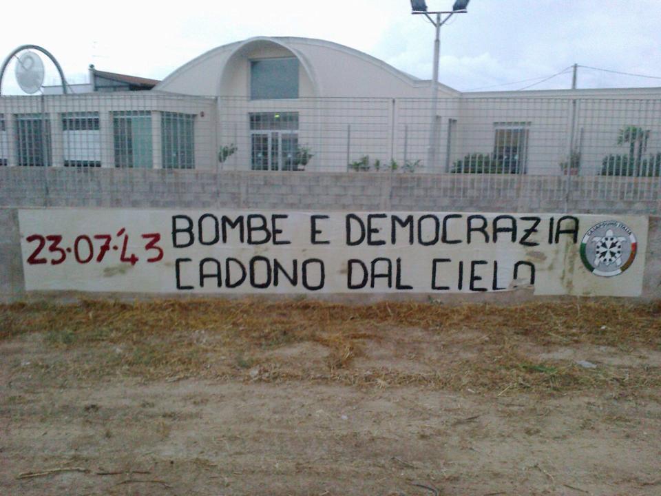 striscione casa pound
