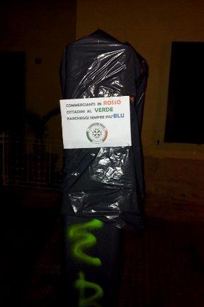 protesta casapound strisce blu