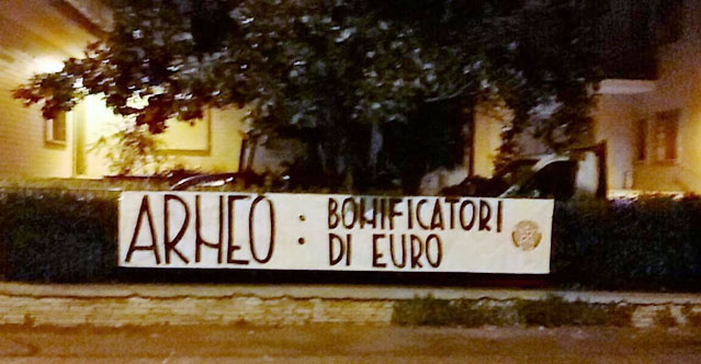 striscione contro arneo pdm