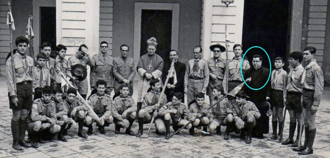 2 foto con vescovo 1963 1024x720