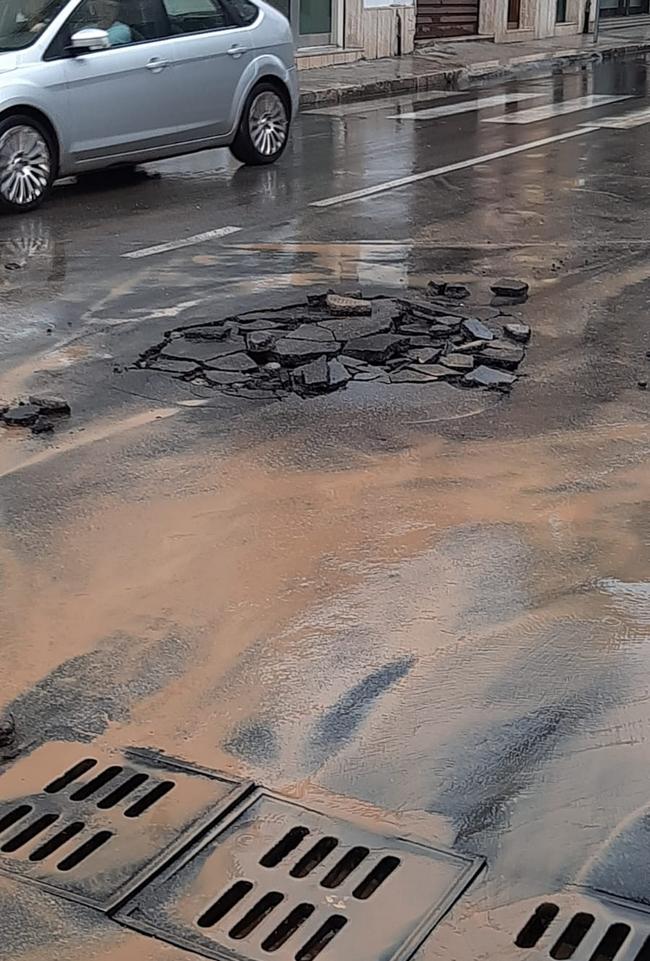 esplosa fogna via roma
