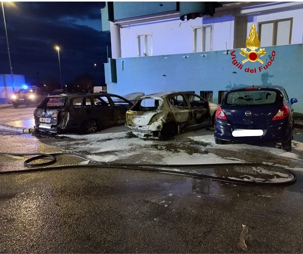 incendio lecce auto 2