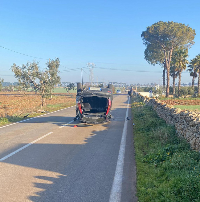 auto ribaltata nardo copertino web
