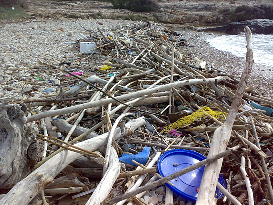 Spiaggia Portoselvaggio_sporca_feb_13_web1