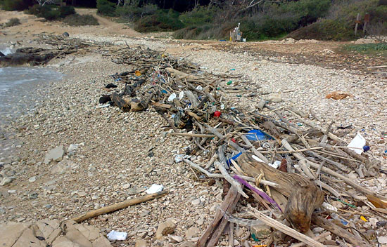 Spiaggia Portoselvaggio_sporca_feb_13_web5