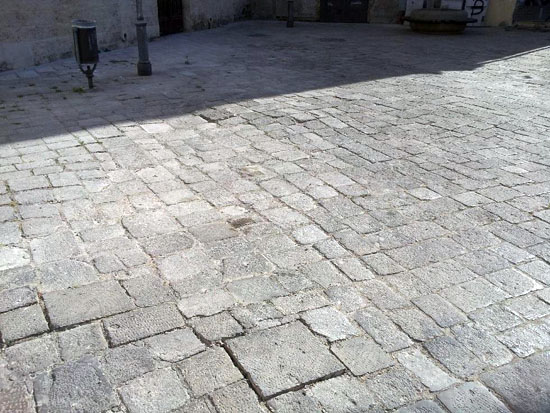 Basoli piazza erbe web1