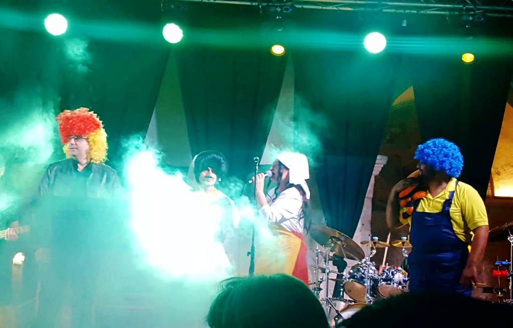 Ipergalattici in concerto. La gag su Kiss Me Licia. Concerto Gagliano del Capo, Eventi Luglio 2019 