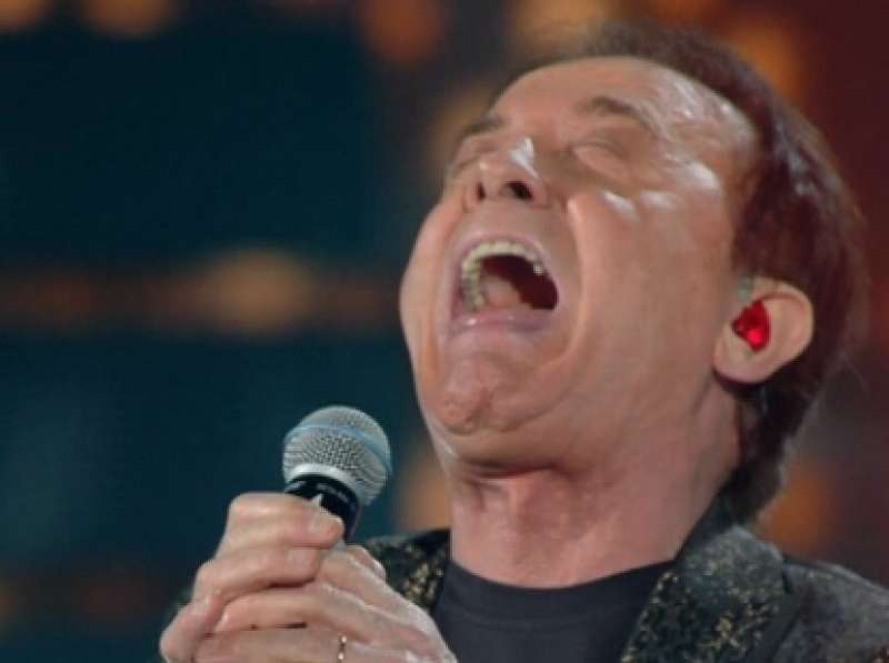 Roby Facchinetti in un fermo immagine indimenticabile del festival di Sanremo 2018. Stasera a Scorrano, eventi luglio 2019