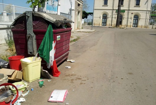 Tricolore nel_cassonetto_web